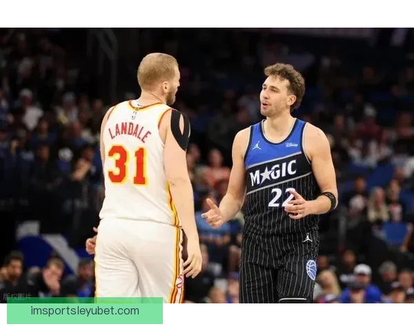 比塔泽恶犯遭驱逐 丹尼尔斯为队友出头吃T 引发场上冲突 比塔泽恶犯遭驱逐 丹尼尔斯为队友出头吃T 引发场上冲突